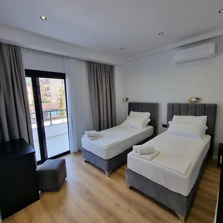 Hotel White *