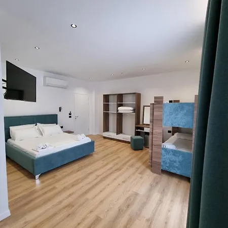 Hotel White