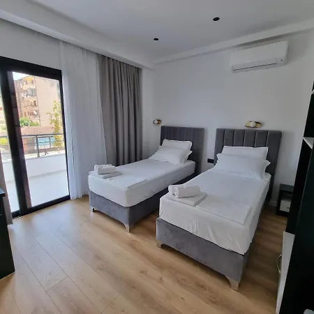 Hotel White *