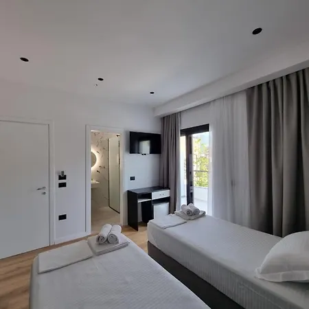 Hotel White