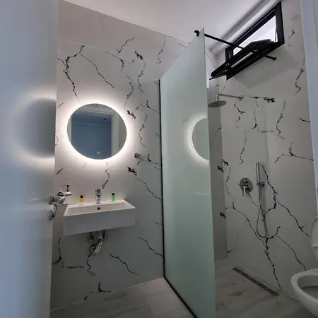 Hotel White